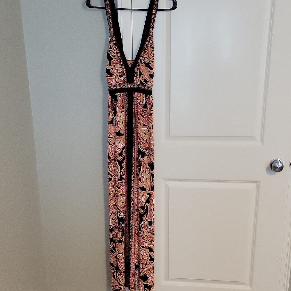 Elegant Paisley Maxi Dress - Black and Pink